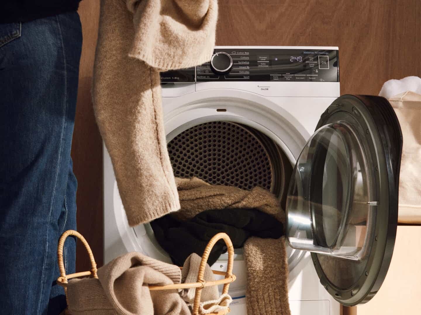 Χνούδι τέλος σε 5′ από τα ρούχα: 7 δοκιμασμένες λύσεις που δουλεύουν (χωρίς… στεγνωτήριο)