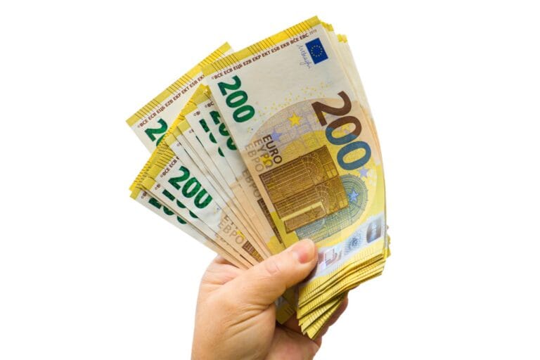 Επίδομα 250 ευρώ: Ποιοι μένουν εκτός, πότε η πληρωμή