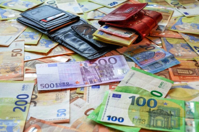 Κοινοί τραπεζικοί λογαριασμοί: Πώς να αποφύγετε τις παγίδες της εφορίας