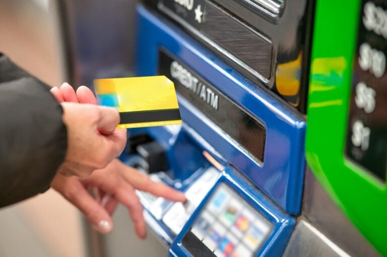Συντάξεις και επιδόματα Οκτωβρίου 2025: Αναλυτικά οι πληρωμές