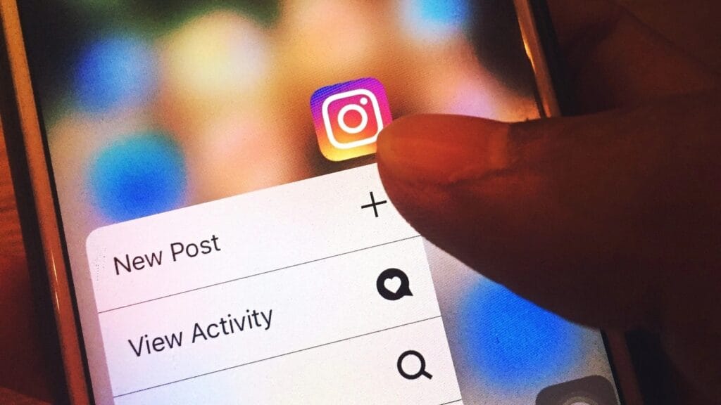 Πώς θα κρύψεις το «διαβάστηκε» & το online σε WhatsApp, Instagram, Messenger