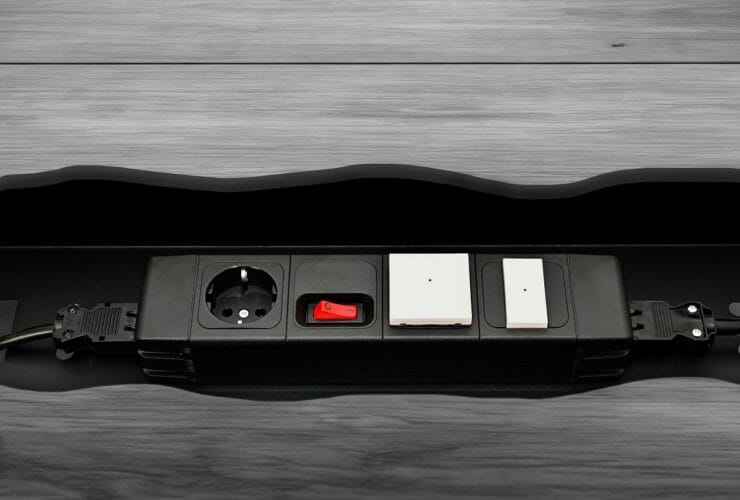 Πώς να γλιτώσετε το σπίτι σας από φωτιά: Το Νο1 λάθος με τις μπαλαντέζες που κάνουμε όλοι