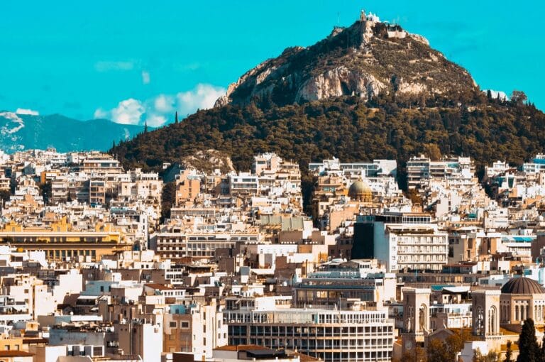 Σε ποια στρατόπεδα θα χτιστούν 2.000 διαμερίσματα