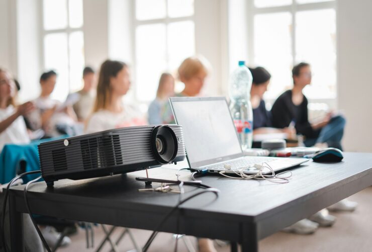 17 Νοέμβρη 2025: Για ποιους είναι αργία – Τι ισχύει στα σχολεία