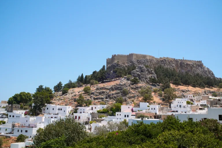 Αναπληρωτές 2025-2026: Ποιοι δήμοι παρέχουν δωρεάν σίτιση και διαμονή