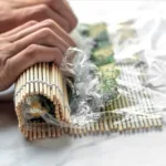 Πώς να τυλίξετε σούσι στο σπίτι – Οδηγός με βήματα