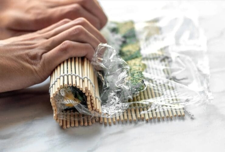 Πώς να τυλίξετε σούσι στο σπίτι – Οδηγός με βήματα