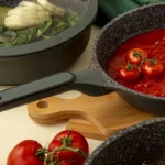 Πώς να κάνεις κάθε ανοξείδωτο τηγάνι «αντικολλητικό» (χωρίς κόπο)