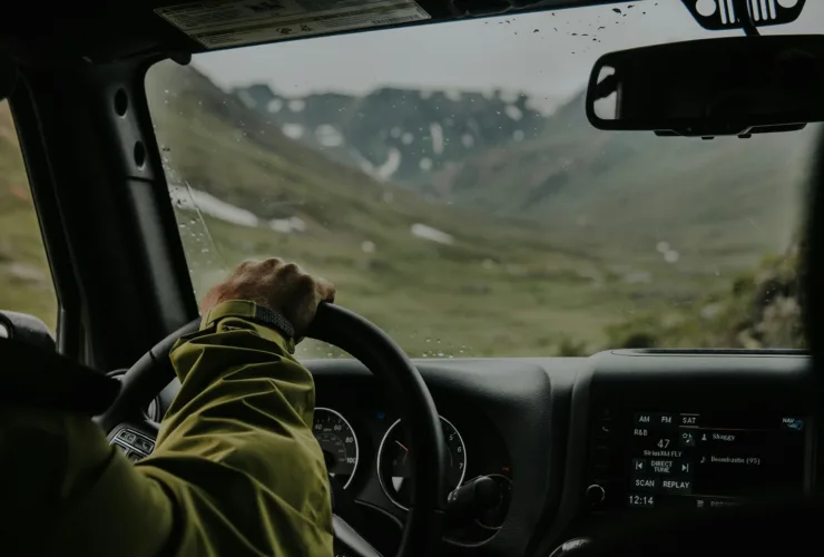 Νέος ΚΟΚ: Τι πραγματικά ισχύει για μπουφάν, καφέ και σακούλες στο αυτοκίνητο