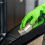 Πώς να κάνεις τον φούρνο σου να γυαλίζει χωρίς χημικά – DIY με μαγειρική σόδα & ξύδι