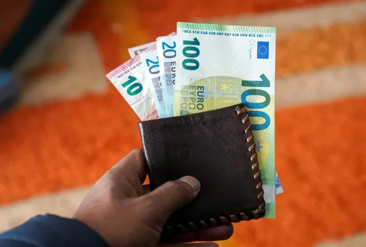 Επίδομα 250 ευρώ: Πότε η πληρωμή - Ποιοι θα μείνουν ...με τη γλύκα