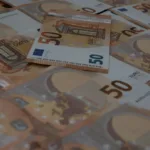 Δώρο Χριστουγέννων 2025 σε ανέργους: Οι 3 αλλαγές που έρχονται από τη ΔΥΠΑ