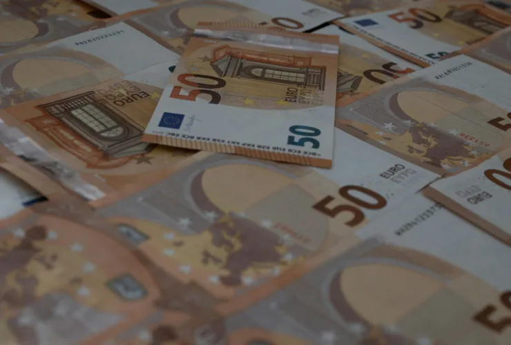 Δώρο Χριστουγέννων 2025 σε ανέργους: Οι 3 αλλαγές που έρχονται από τη ΔΥΠΑ