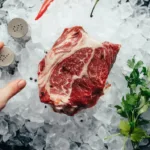 Πώς να ξεπαγώσετε το κρέας γρήγορα (ακόμα και σε ~15′) — με ασφάλεια