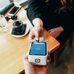 Από πότε γίνονται υποχρεωτικές οι πληρωμές των επιχειρήσεων μέσω IRIS