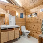 Πώς θα κρατάς το μπάνιο φρέσκο όλη μέρα με 11 φυσικά κόλπα