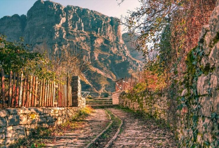 Top 5 Φθινοπωρινοί προορισμοί: Οργανώστε την τέλεια εξόρμηση «μακριά» αλλά και κοντά στην Αθήνα