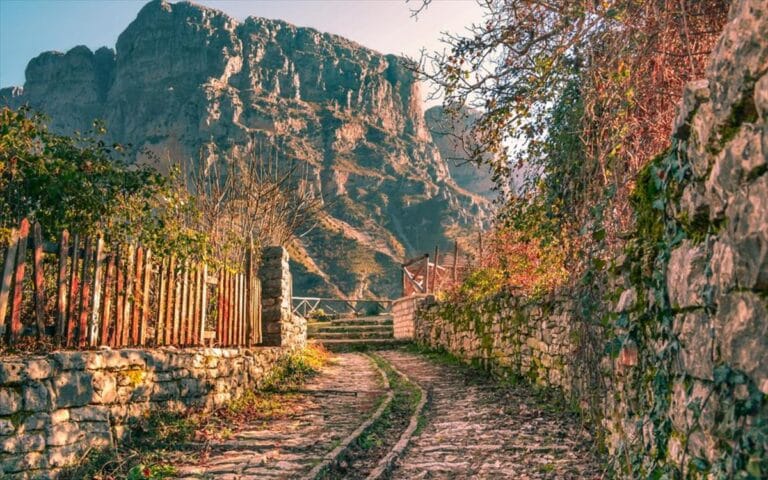 Top 5 Φθινοπωρινοί προορισμοί: Οργανώστε την τέλεια εξόρμηση «μακριά» αλλά και κοντά στην Αθήνα