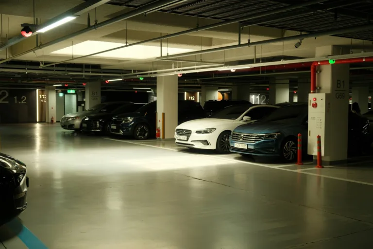 Πολυκατοικίες: Τι ισχύει με τις θέσεις parking στις πιλοτές