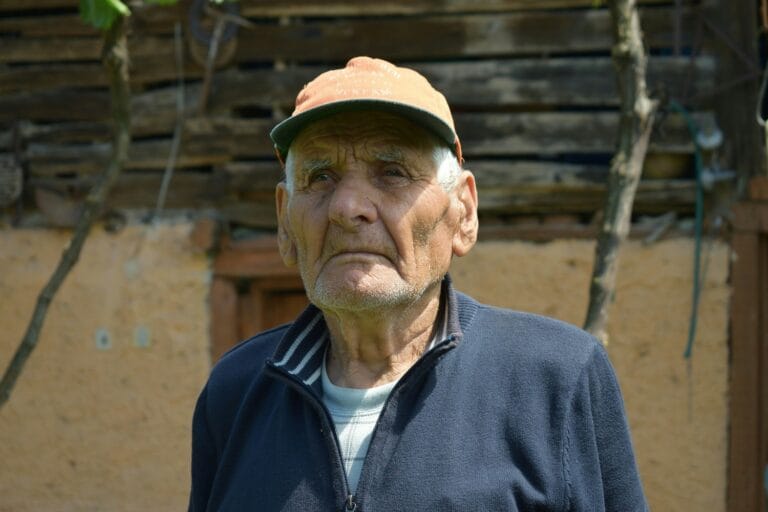 Επικουρική σύνταξη: Πόσα χρόνια ασφάλισης και πόσα ένσημα απαιτούνται