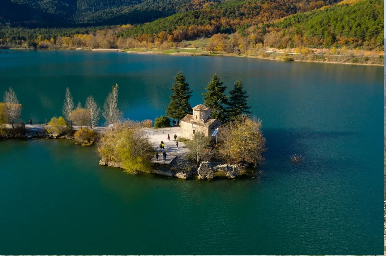 Top 5 Φθινοπωρινοί προορισμοί: Οργανώστε την τέλεια εξόρμηση «μακριά» αλλά και κοντά στην Αθήνα