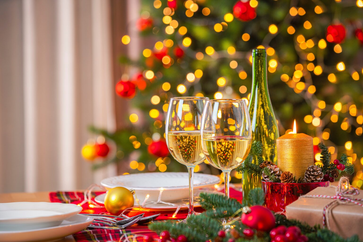 Πώς να στήσετε το τέλειο Χριστουγεννιάτικο τραπέζι – Ιδέες, Tips & μυστικά για να εντυπωσιάσετε