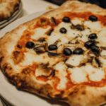 Πώς θα φτιάξεις «πίτσες» με πίτες για σουβλάκι σε 10′