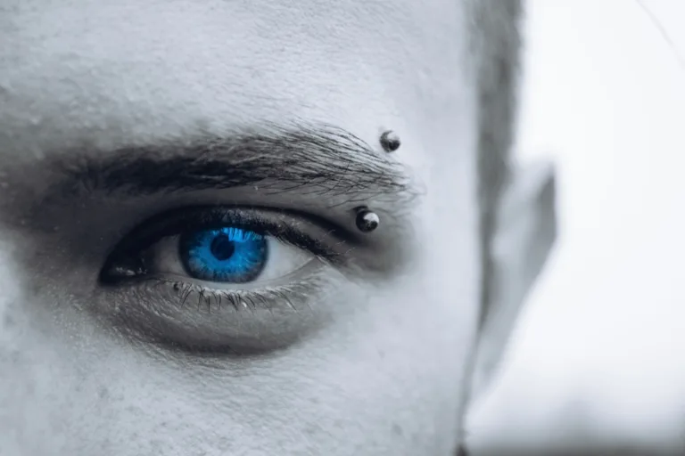 Γιατί δεν πρέπει να κάνεις μόνος σου piercing