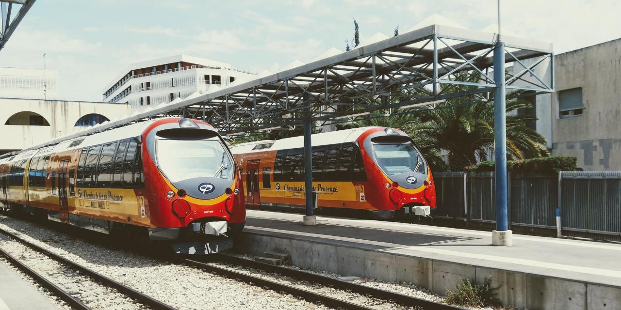 Πώς θα διεκδικήσεις τα δικαιώματά σου αν το τρένο καθυστερήσει ή ακυρωθεί – Ο πλήρης οδηγός για Ελλάδα & ΕΕ