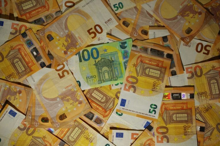 Εφορία: Παράταση μέχρι τη Δευτέρα για την πληρωμή οφειλών