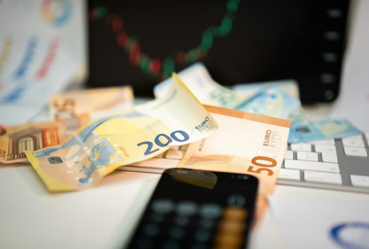 Φόροι: Όλα όσα πρέπει να πληρώσουμε μέχρι τέλος του 2025