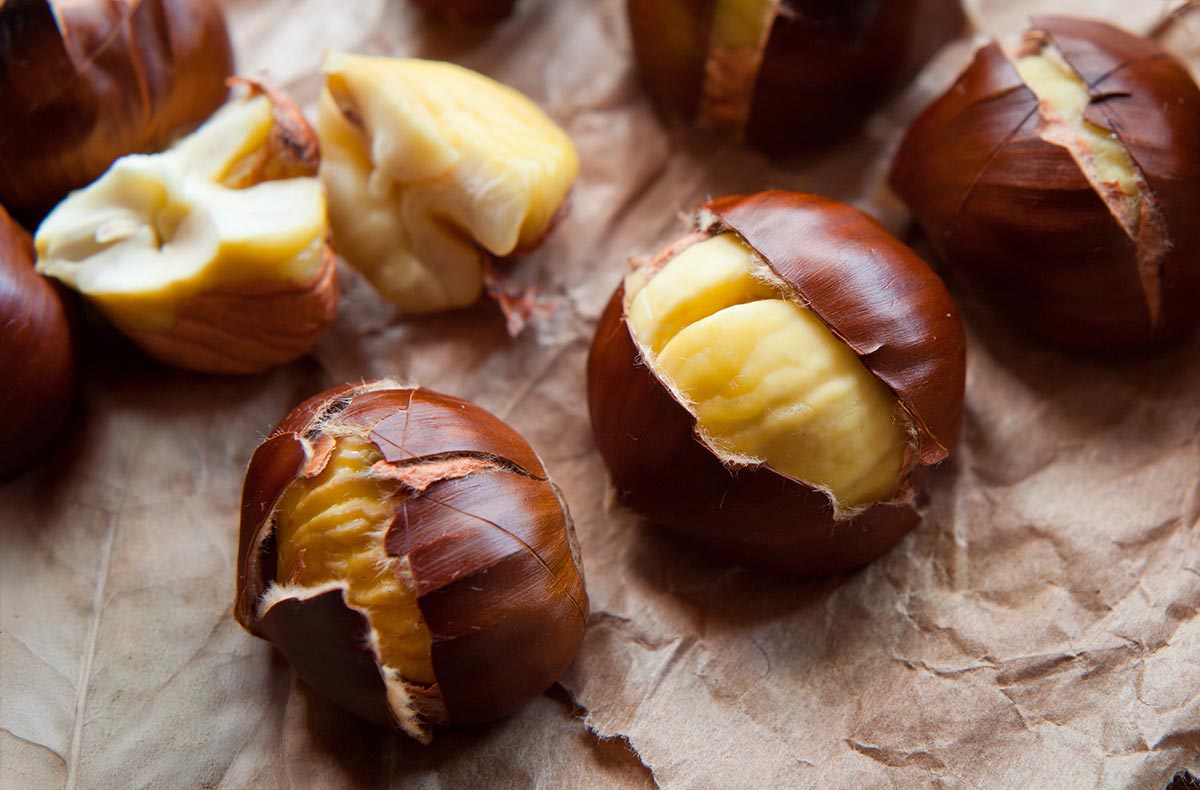 Πώς θα φτιάξεις κάστανα με 3 εύκολους τρόπους – Το μυστικό για να ξεφλουδίζονται εύκολα