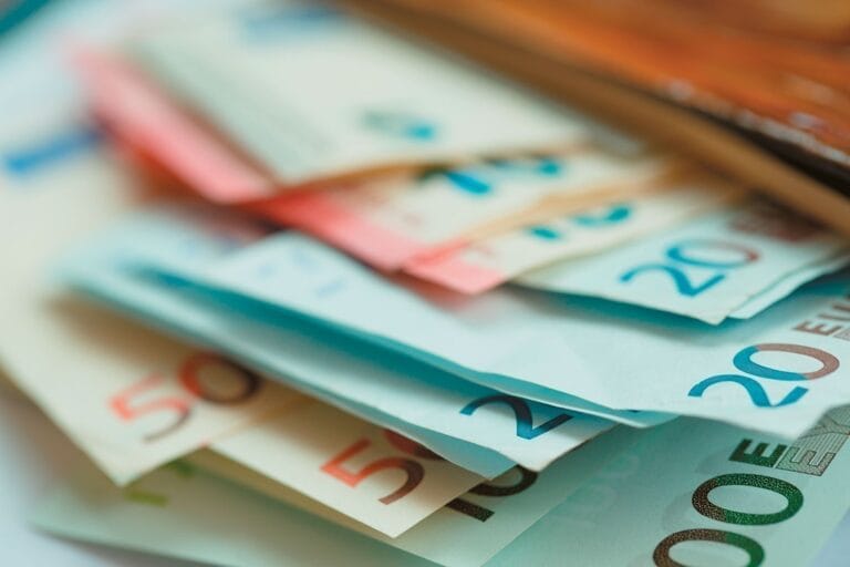 Νέο επίδομα ασθενείας για ελεύθερους επαγγελματίες από το 2026 – Ποιοι κερδίζουν, ποσά και προϋποθέσεις