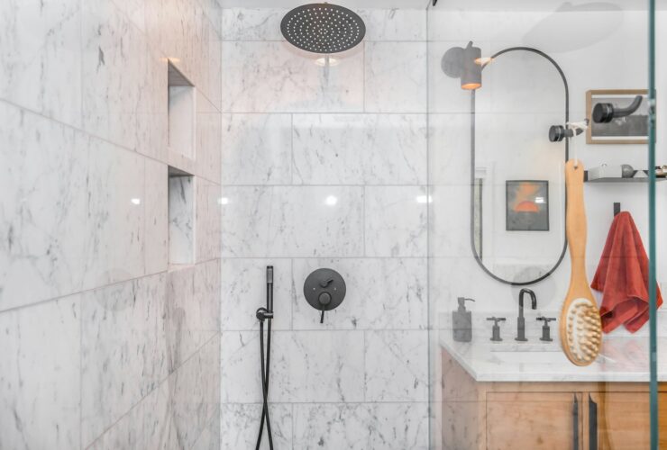 Πώς να ζεστάνεις το μπάνιο χωρίς καλοριφέρ: 5 οικονομικές λύσεις