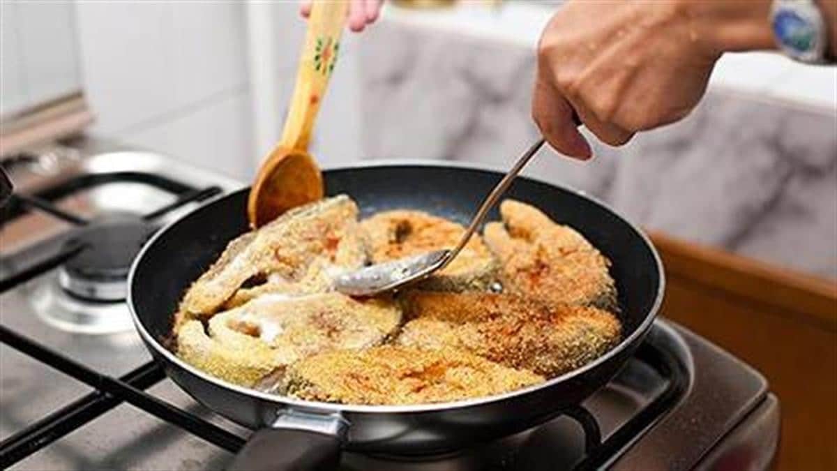 Μυρίζει το σπίτι τηγανίλα; 5 τρόποι για να φύγει η μυρωδιά από το τηγάνισμα