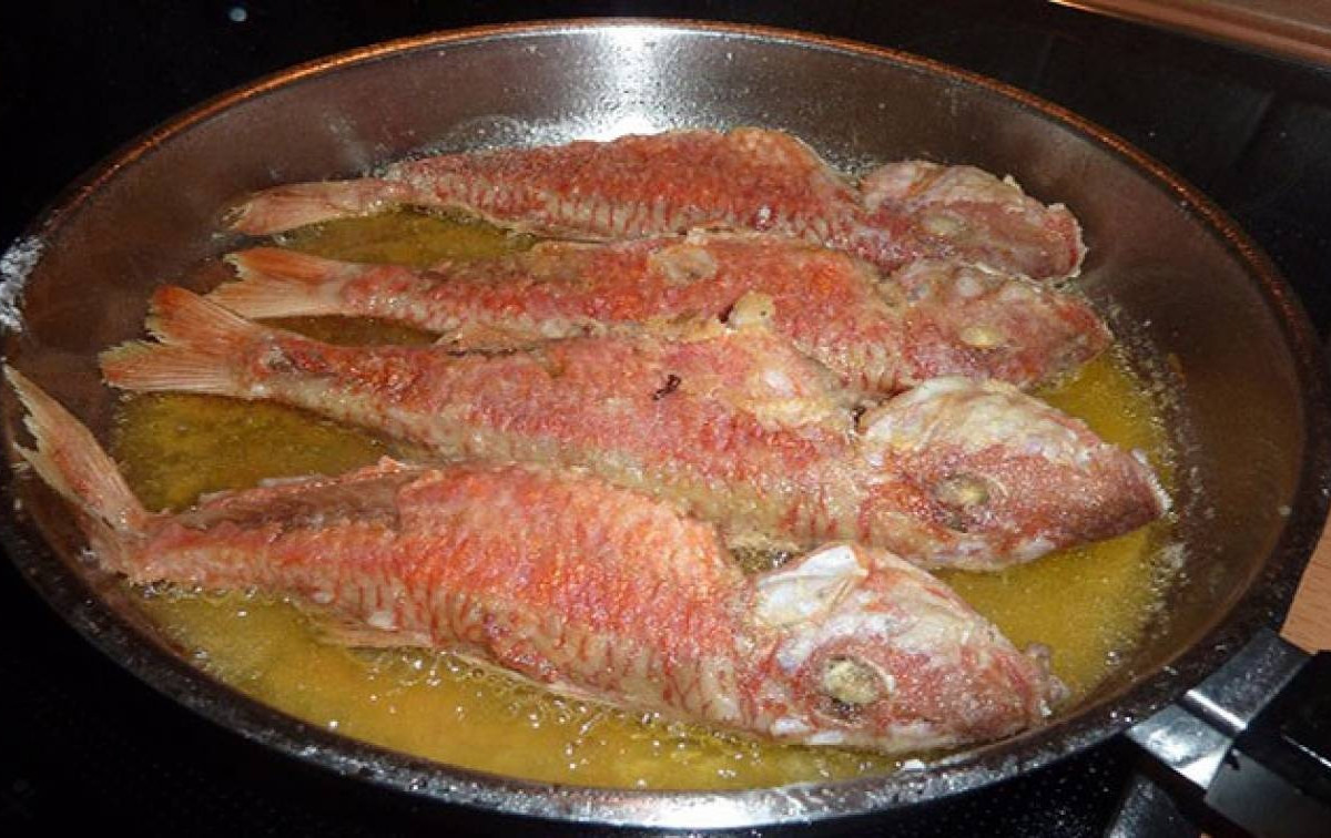 Μυρίζει το σπίτι τηγανίλα; 5 τρόποι για να φύγει η μυρωδιά από το τηγάνισμα