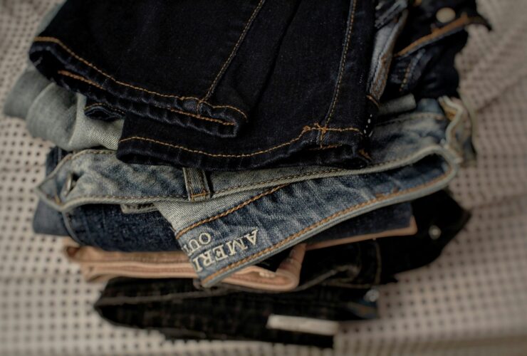 Πώς να μην ξεθωριάζουν τα σκούρα τζιν μετά το πλύσιμο