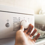 Πόσο ρεύμα καίει πραγματικά το πλυντήριο ρούχων – Πώς να γλιτώσετε έως 35€ τον χρόνο μόνο με 2 αλλαγές