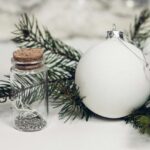 Ξεχάστε τα ακριβά στολίδια: Πώς οι θήκες για Cupcakes μεταμορφώνονται σε «Σκανδιναβική» διακόσμηση (Το viral DIY)