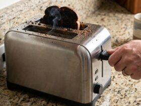 Η συσκευή που πρέπει πάντα να αποσυνδέεται από την πρίζα μετά τη χρήση για να μειωθεί ο κίνδυνος πυρκαγιάς