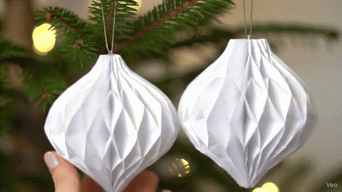 Χειροποίητα χριστουγεννιάτικα στολίδια από χάρτινες θήκες cupcakes