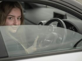 Αν αφήνεις μπουκάλι νερό στο αυτοκίνητο το καλοκαίρι, καλό είναι να το πετάξεις