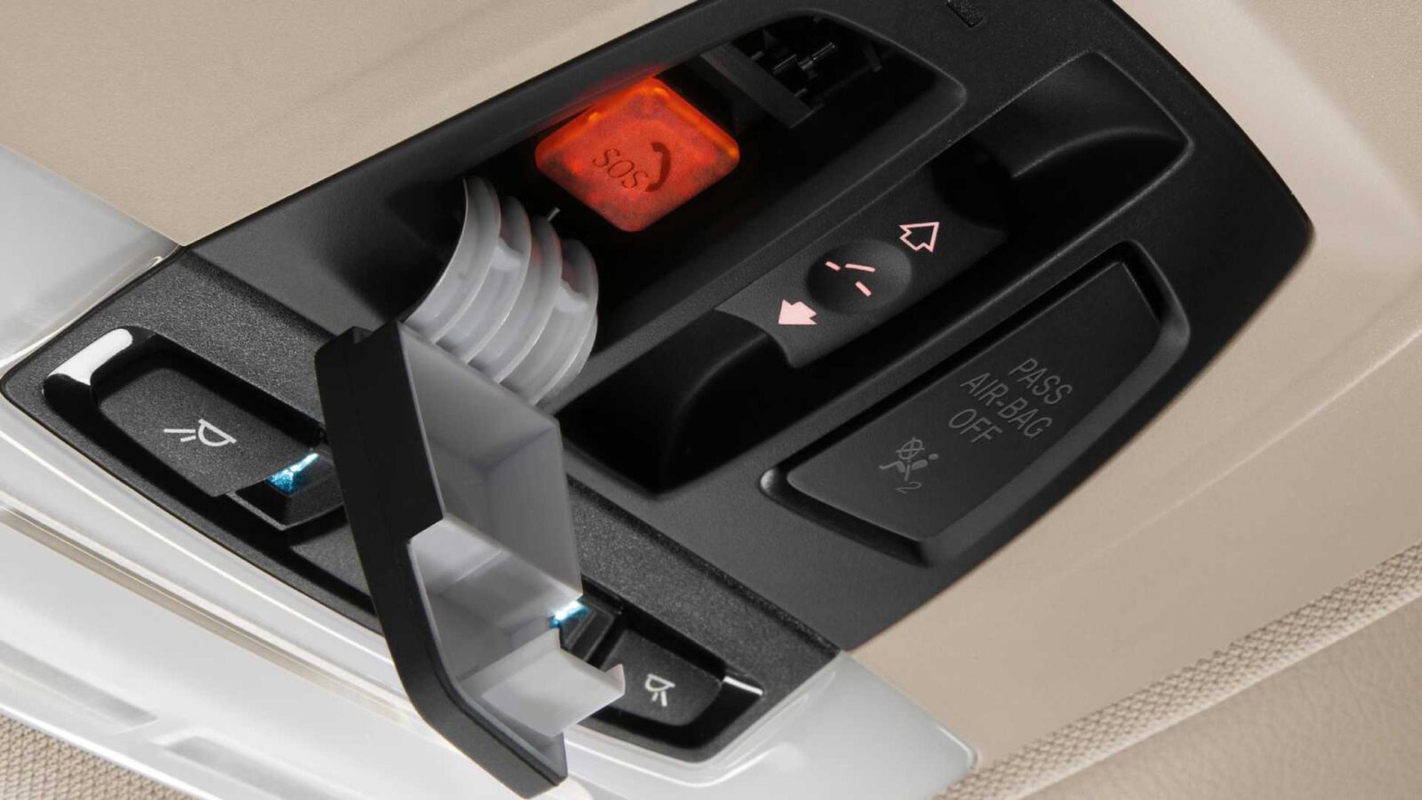 Το κουμπί SOS (eCall) στο αυτοκίνητό σας μπορεί να σταματήσει να λειτουργεί: Τι συμβαίνει με το δίκτυο 2G/3G