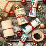 Δώρο Χριστουγέννων 2025 & Επίδομα ΔΥΠΑ: Πότε πληρώνονται, ποιοι το χάνουν και η «παγίδα» με τις μέρες εργασίας