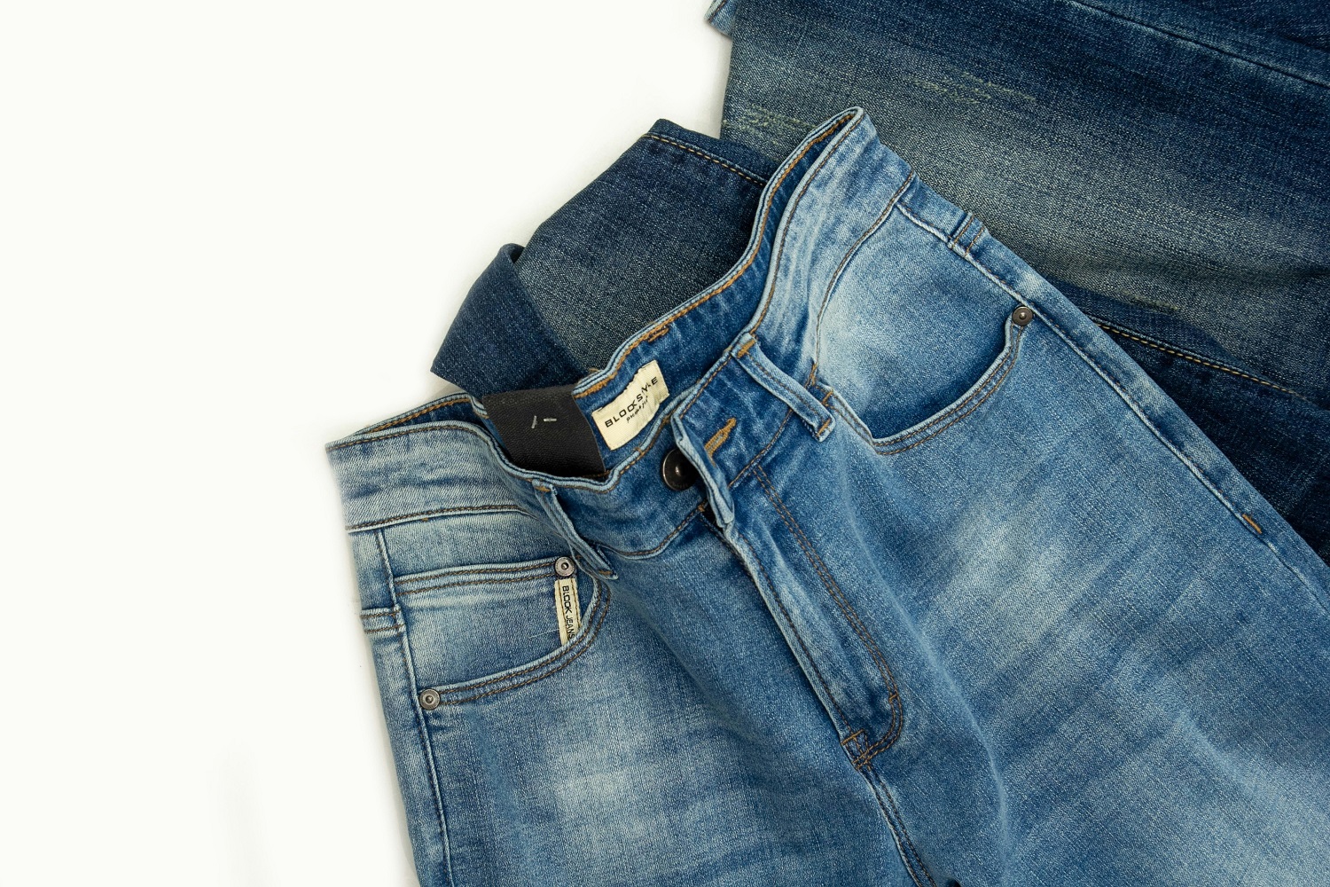 Φερμουάρ που κόλλησε; Μην το ζορίζετε! Το κόλπο του «ενός λεπτού» με υλικά από το μπάνιο σου