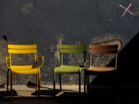 Η ψυχολογία λέει ότι οι άνθρωποι που βάζουν την καρέκλα στη θέση της όταν φεύγουν από ένα τραπέζι, συνήθως εμφανίζουν αυτές τις 9 μοναδικές συμπεριφορές