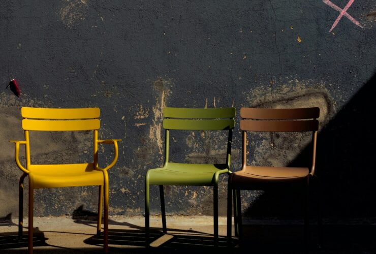 Η ψυχολογία λέει ότι οι άνθρωποι που βάζουν την καρέκλα στη θέση της όταν φεύγουν από ένα τραπέζι, συνήθως εμφανίζουν αυτές τις 9 μοναδικές συμπεριφορές