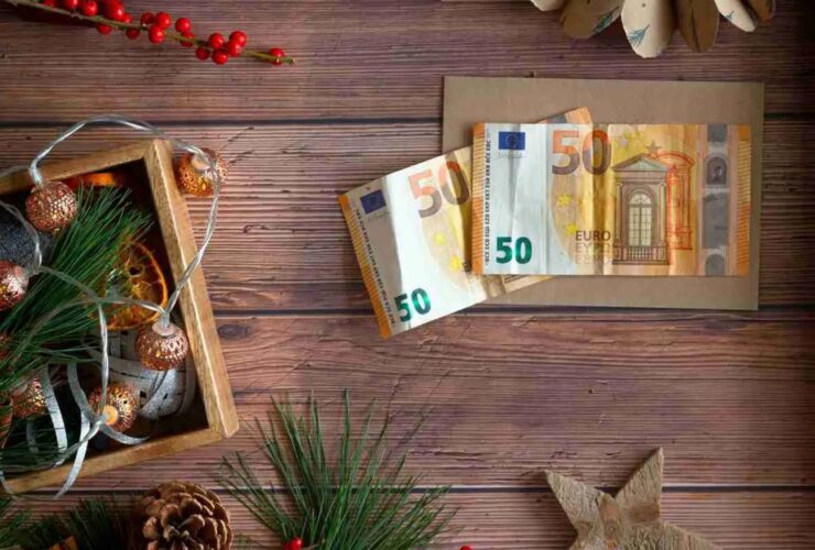 Δώρο Χριστουγέννων 2025: Νωρίτερα η καταβολή – Πώς υπολογίζεται, ποιοι το δικαιούνται και τι ισχύει για τη ΔΥΠΑ