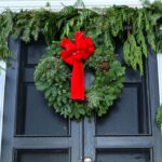 5 DIY χριστουγεννιάτικες ιδέες για να κάνεις την εξώπορτα την πιο όμορφη της γειτονιάς