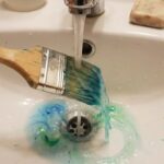 Πινέλα που σκλήρυναν από μπογιά; Πώς να τα καθαρίσετε σωστά για να μοιάζουν καινούργια